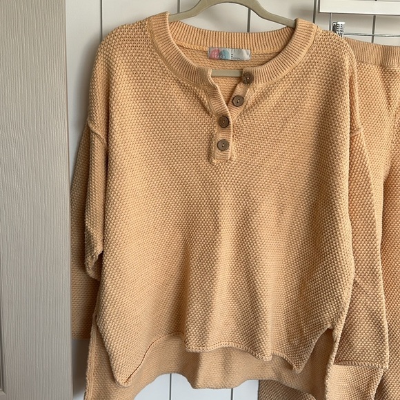 Cozy Cream Sweater - Picture 4 of 7